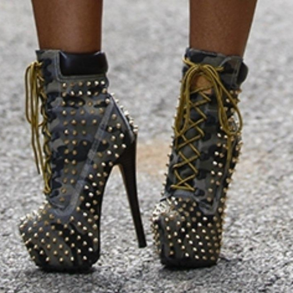 Zigi Girl spiked, camo, platform booties size 7